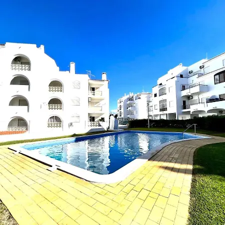 Apartment Downtown With Pool By Homing