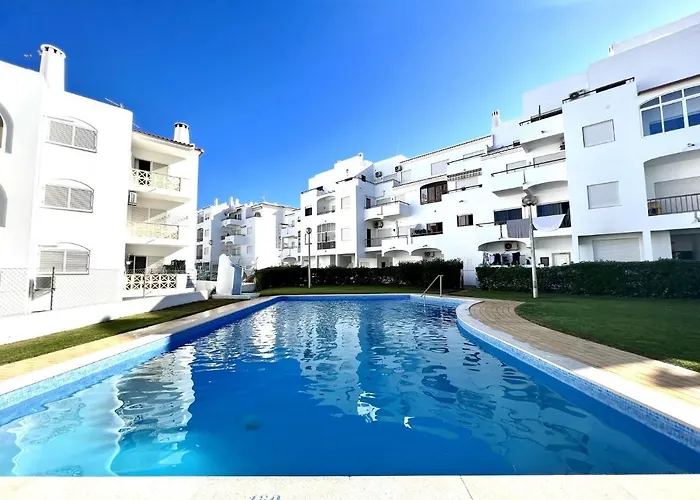 Downtown With Pool By Homing 알부페이라