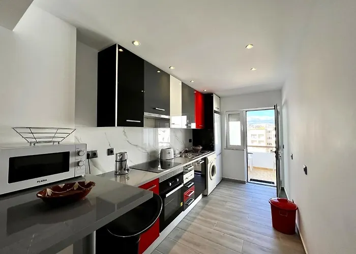 Downtown With Pool By Homing 아파트 *